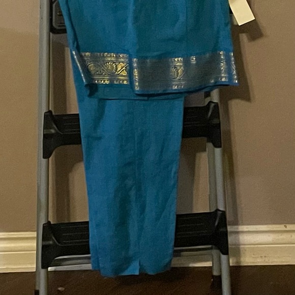 Miss Scarlet - Picture 2 of 2